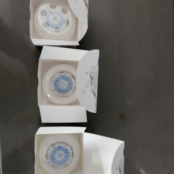 Clarisonic - Picture 2 of 2